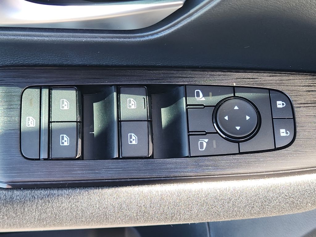 2025 Nissan Kicks