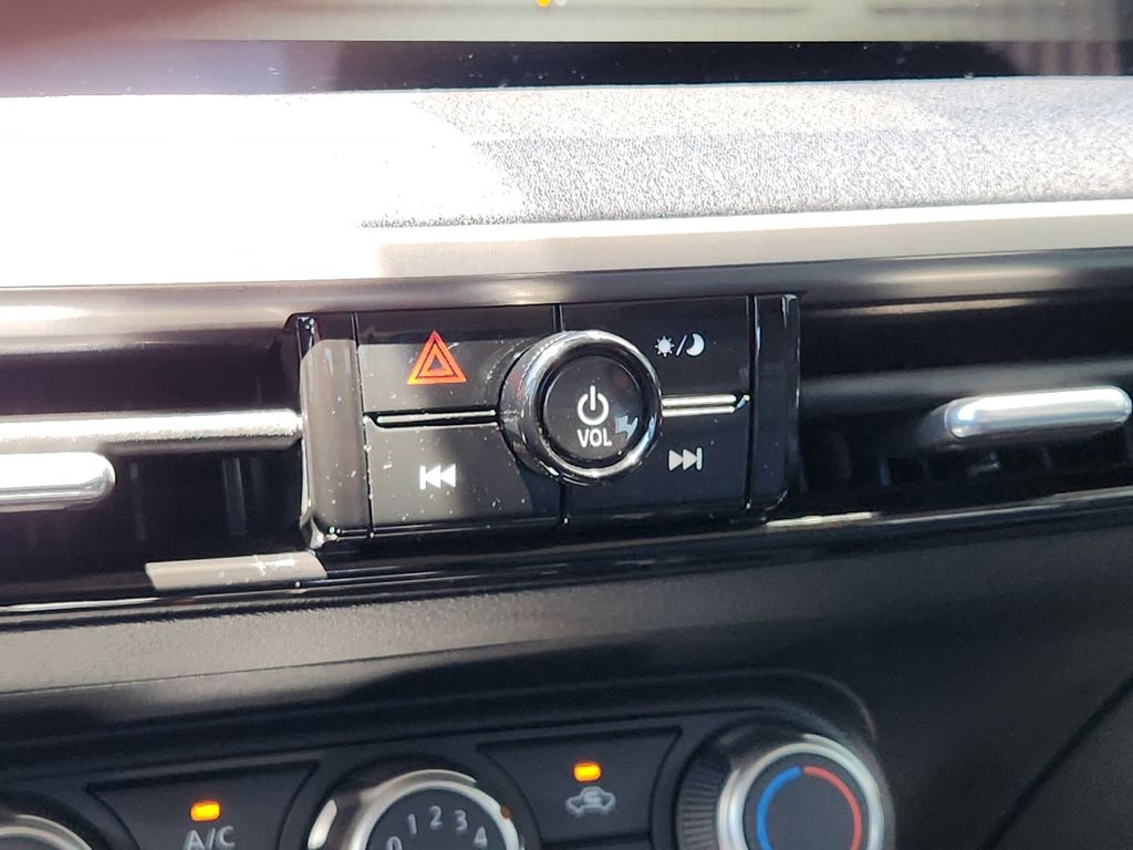2025 Nissan Kicks