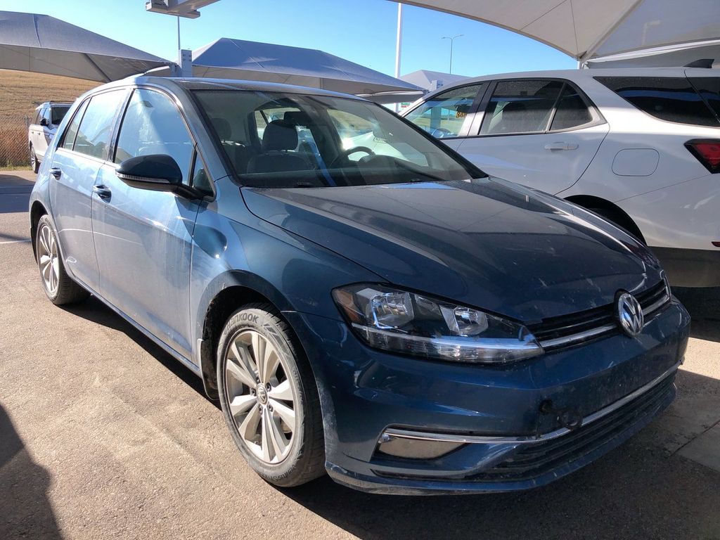 Used 2018 Volkswagen Golf SE Car