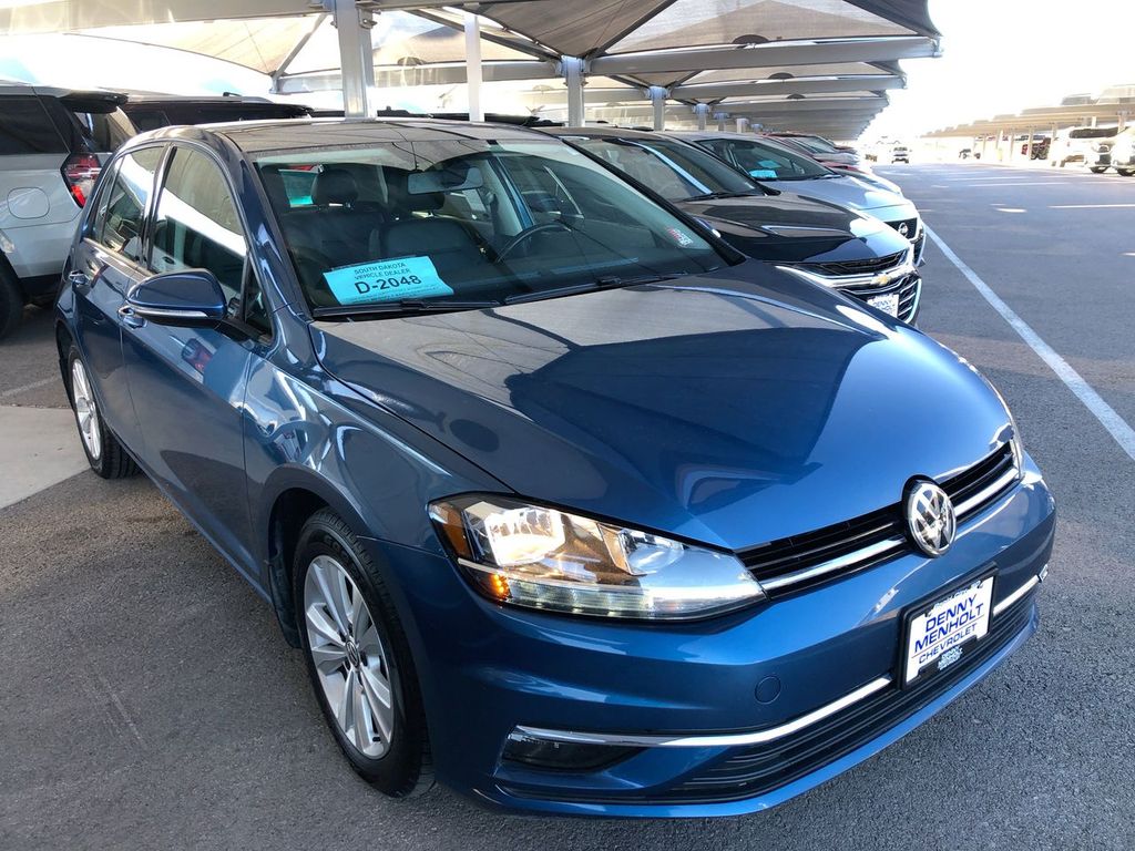 Used 2018 Volkswagen Golf SE Car