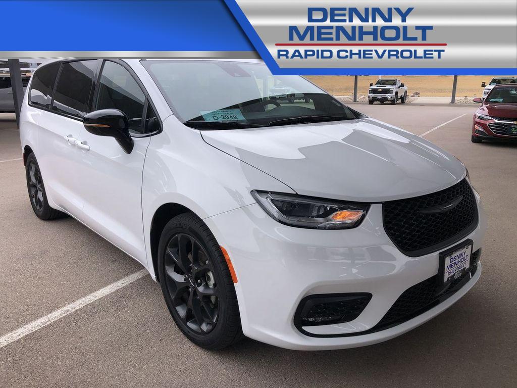 Used 2025 Chrysler Pacifica Limited Vans