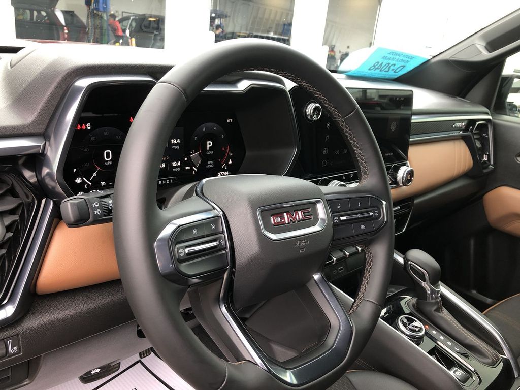 2024 GMC Canyon