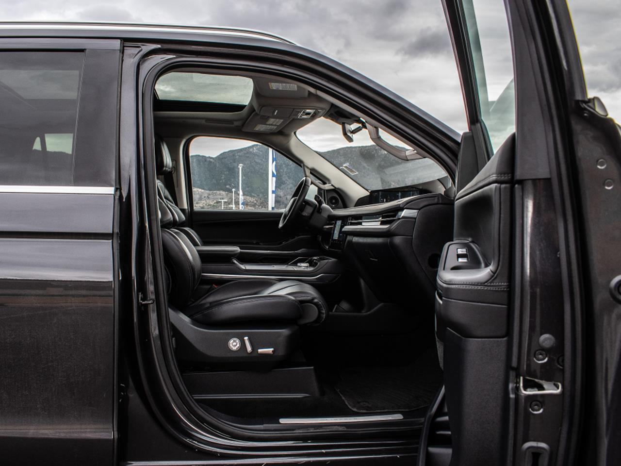 2025 Lincoln Navigator L