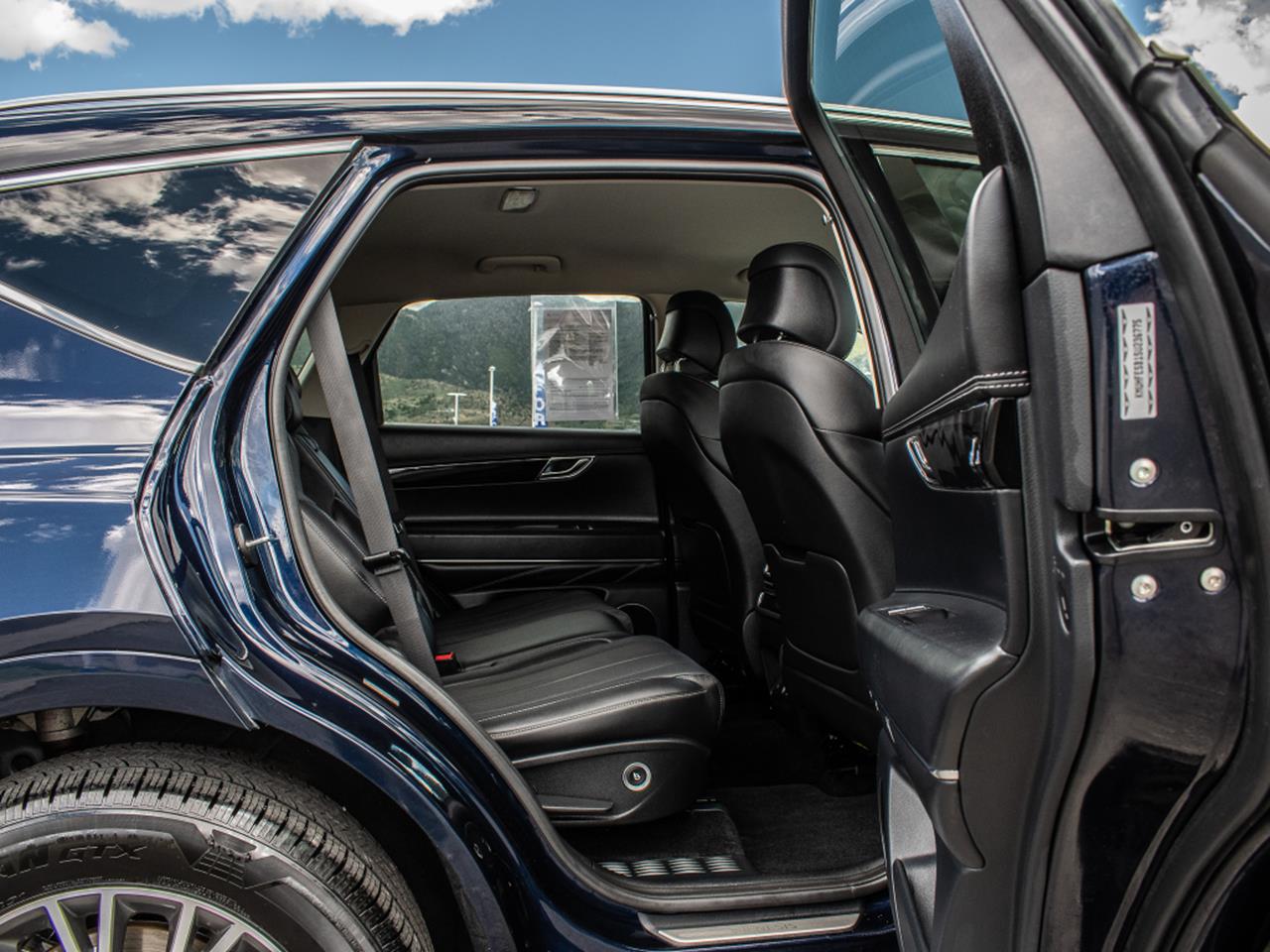 2025 Genesis GV80