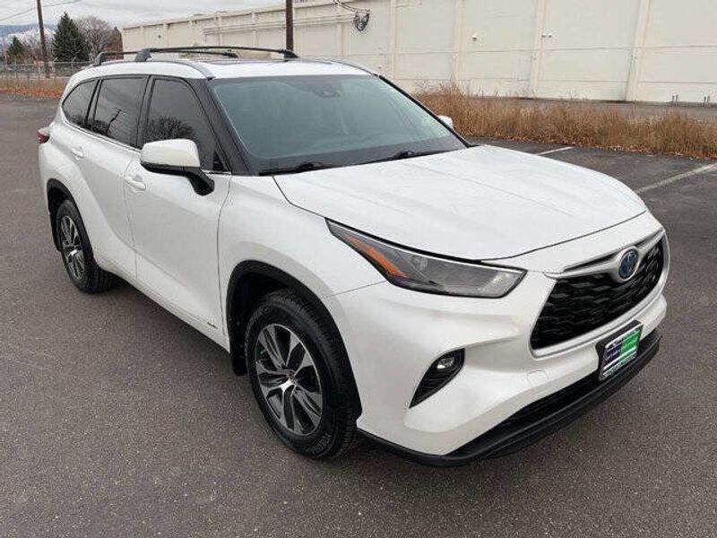 Used 2022 Toyota Highlander Hybrid Hybrid XLE SUVs