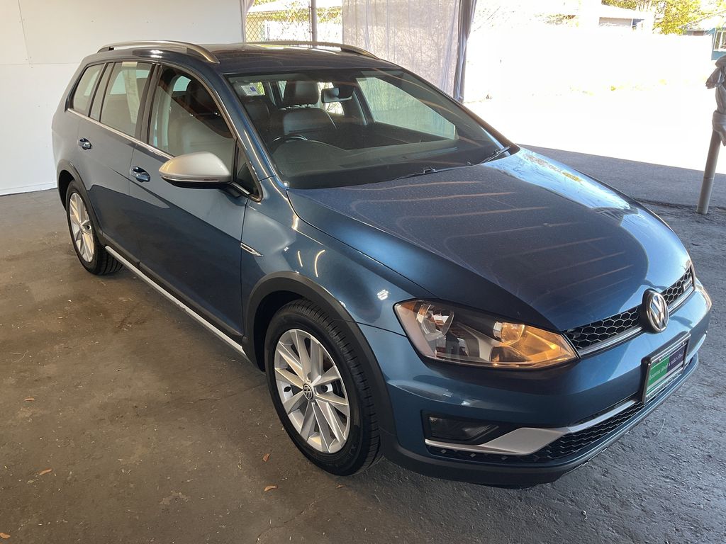 Used 2017 Volkswagen Golf Alltrack SE Crossovers
