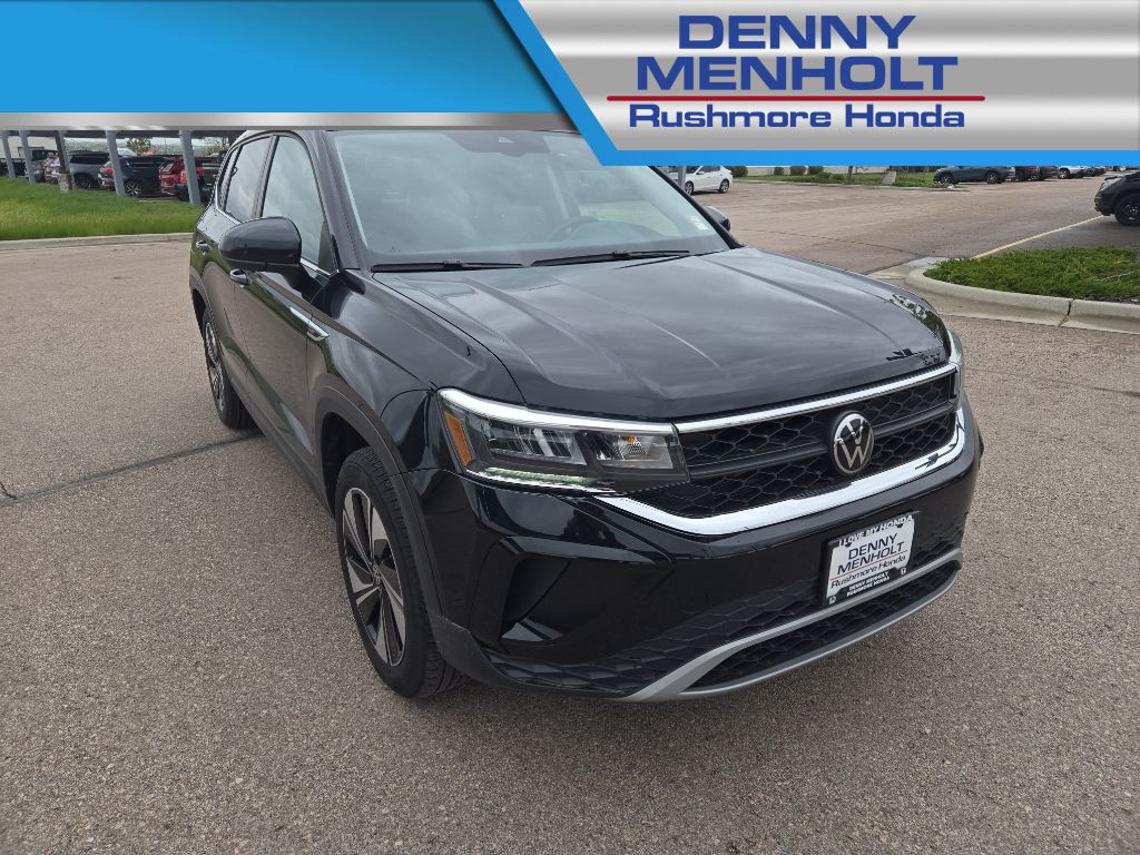 Used 2024 Volkswagen Taos SE 4Motion Crossovers