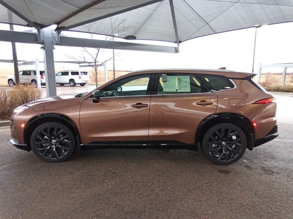 2025 Toyota Crown Signia