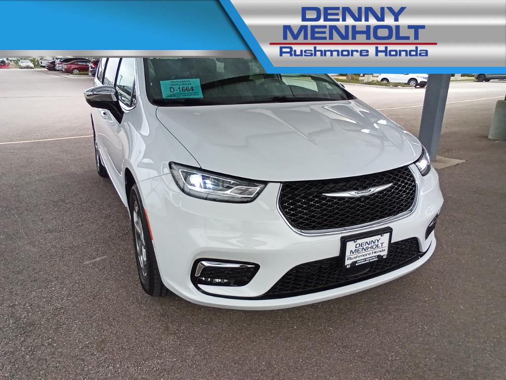 Used 2023 Chrysler Pacifica Limited Vans