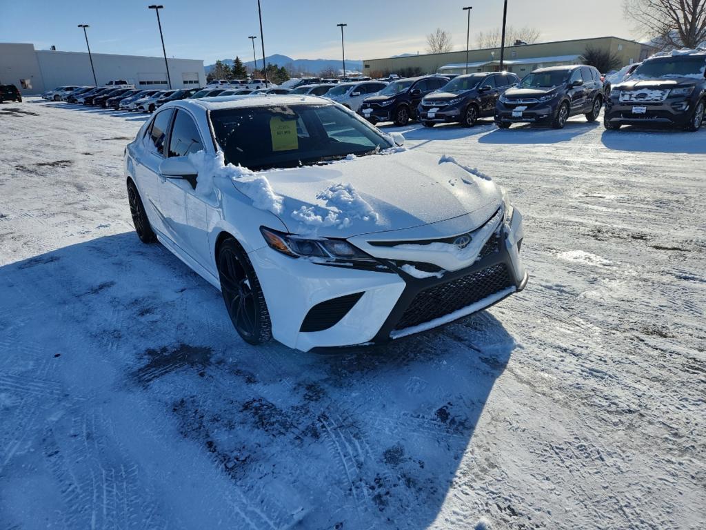 Used 2018 Toyota Camry Hybrid SE Car
