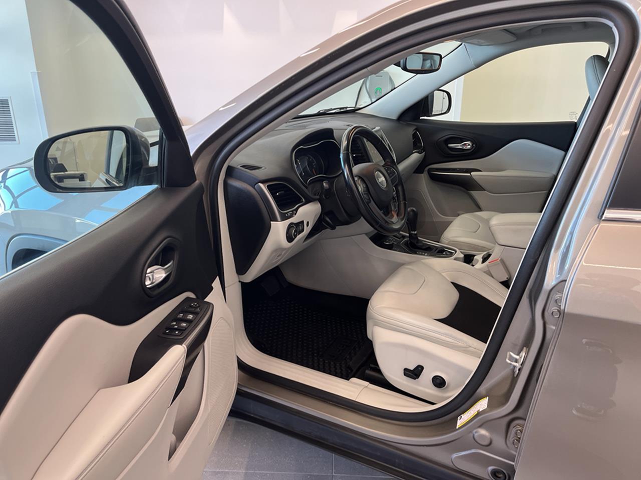 2020 Jeep Cherokee