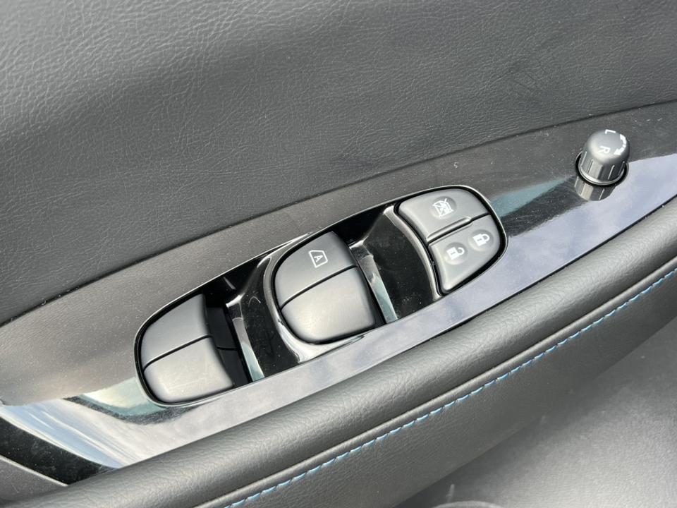 2022 Nissan LEAF