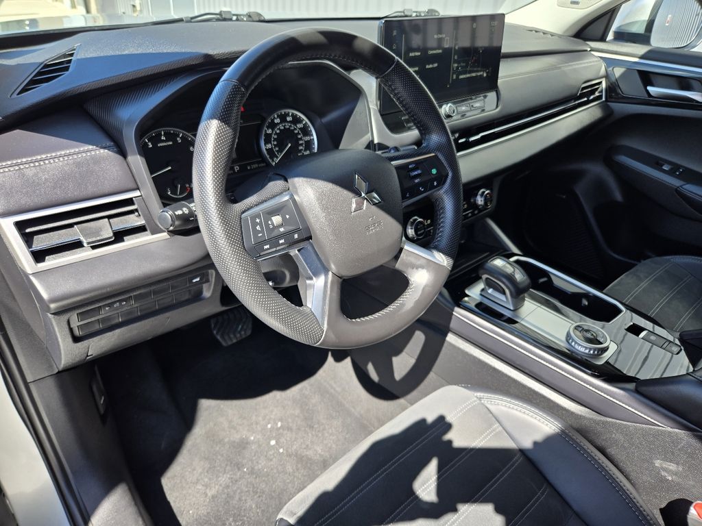 2025 Mitsubishi Outlander