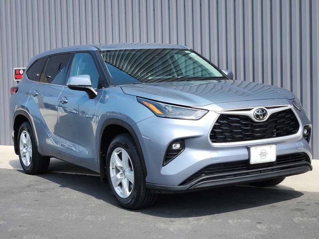 Used 2022 Toyota Highlander LE SUVs