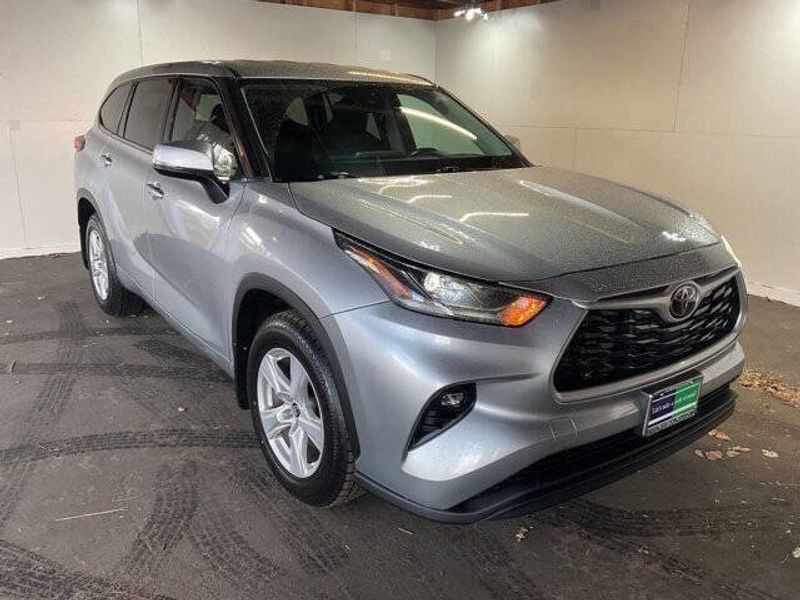 Used 2021 Toyota Highlander LE SUV