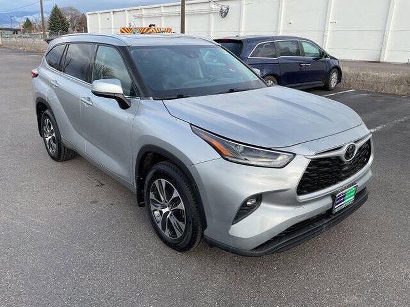Used 2021 Toyota Highlander XLE SUVs