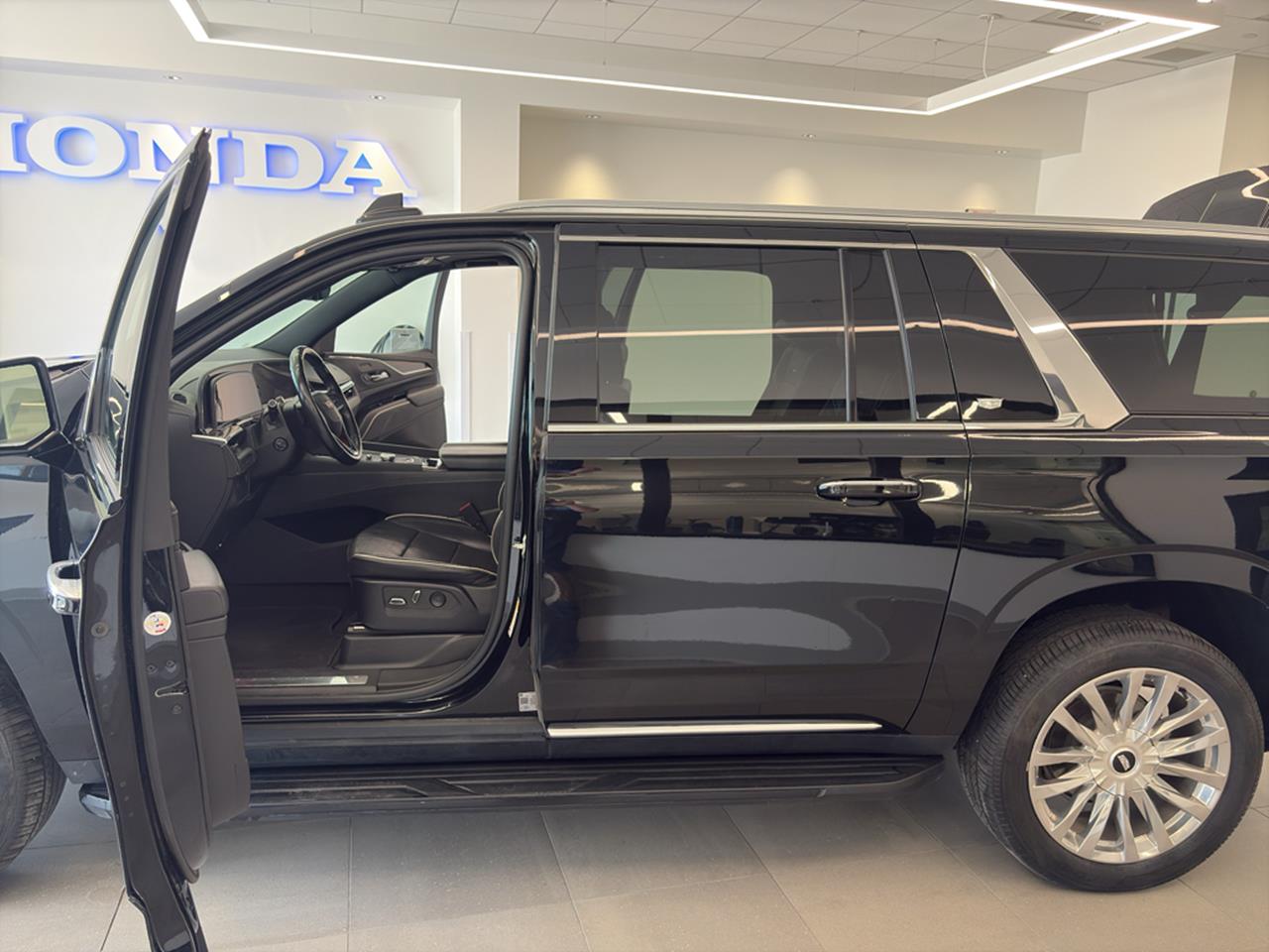 2023 Cadillac Escalade ESV