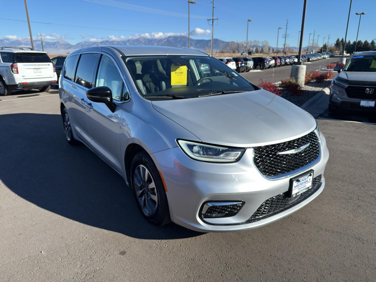 Used 2024 Chrysler Pacifica Hybrid Select Vans