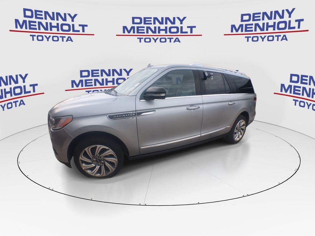 2023 Lincoln Navigator L
