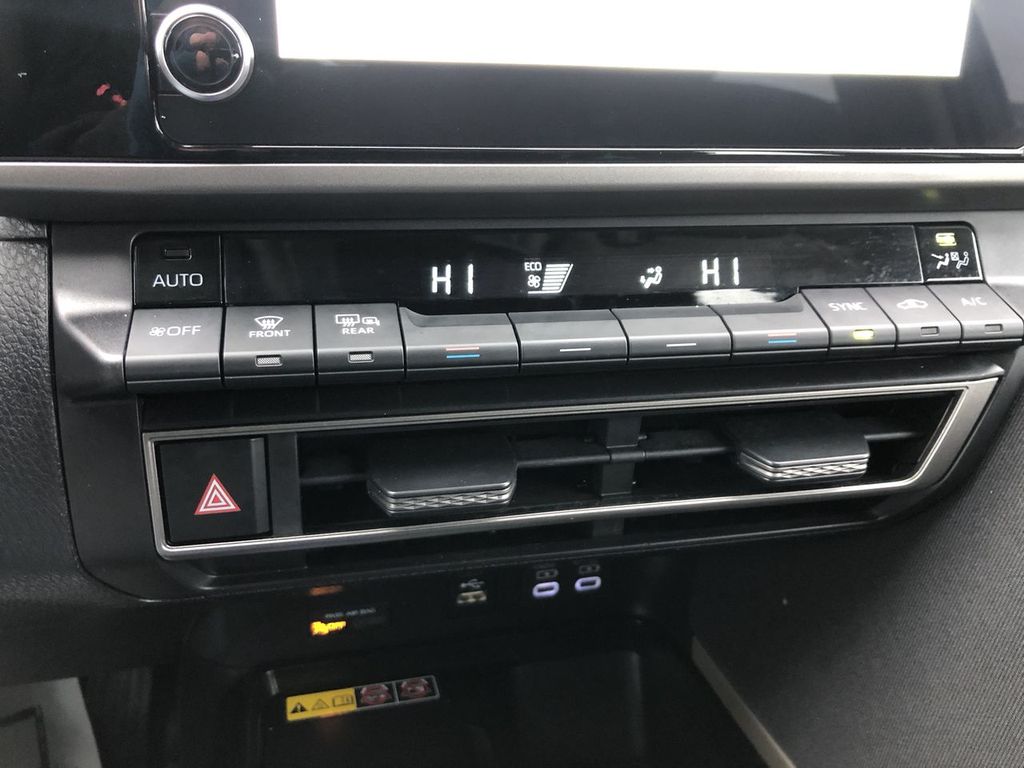 2025 Toyota Camry Hybrid