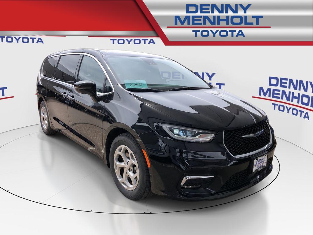 Used 2024 Chrysler Pacifica Limited Vans
