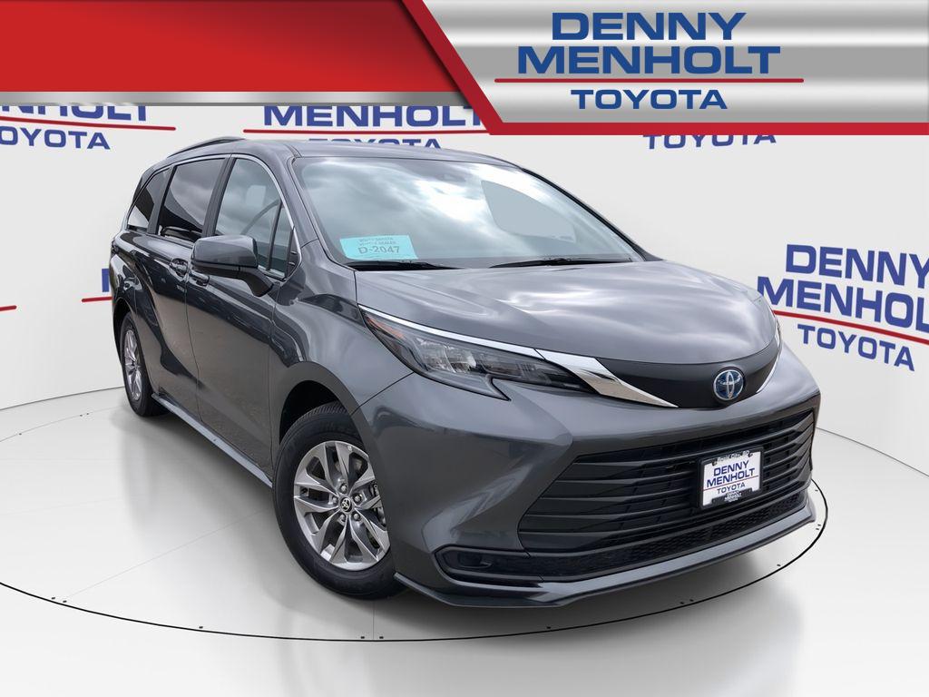 Used 2025 Toyota Sienna LE Vans