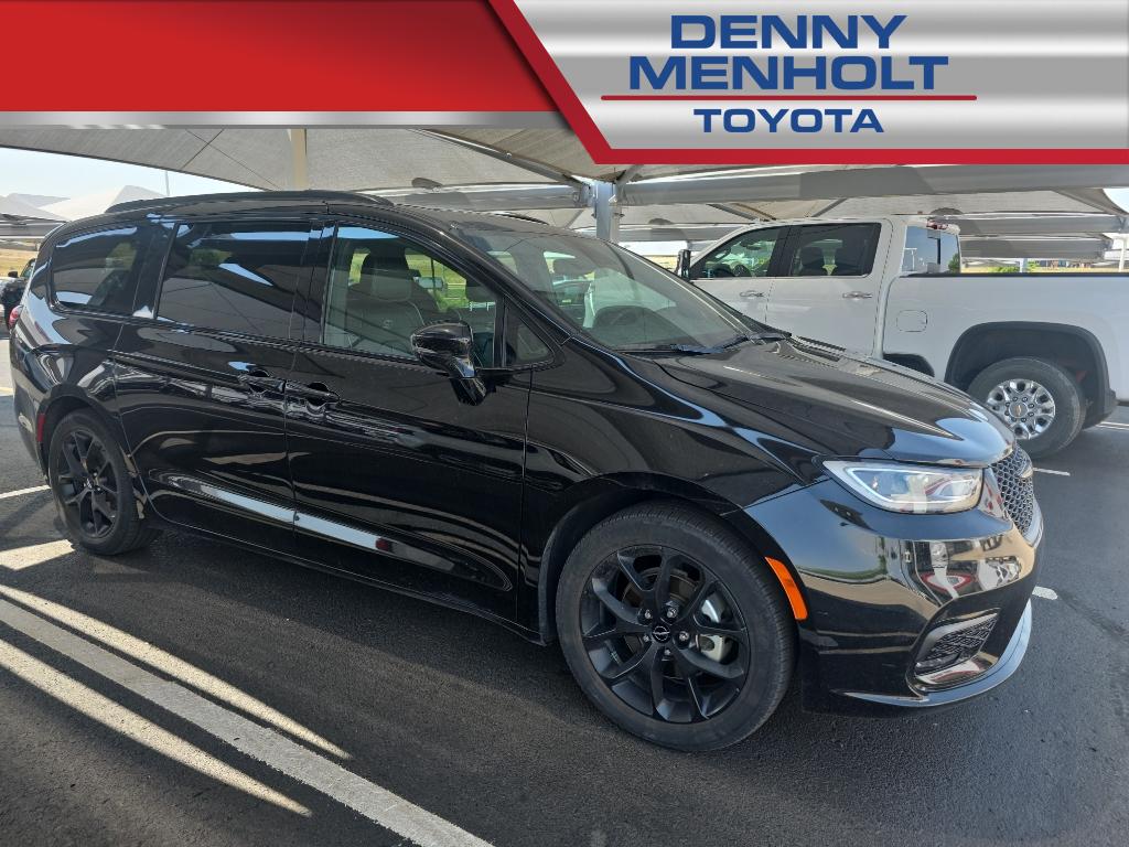 Used 2025 Chrysler Pacifica Limited Vans