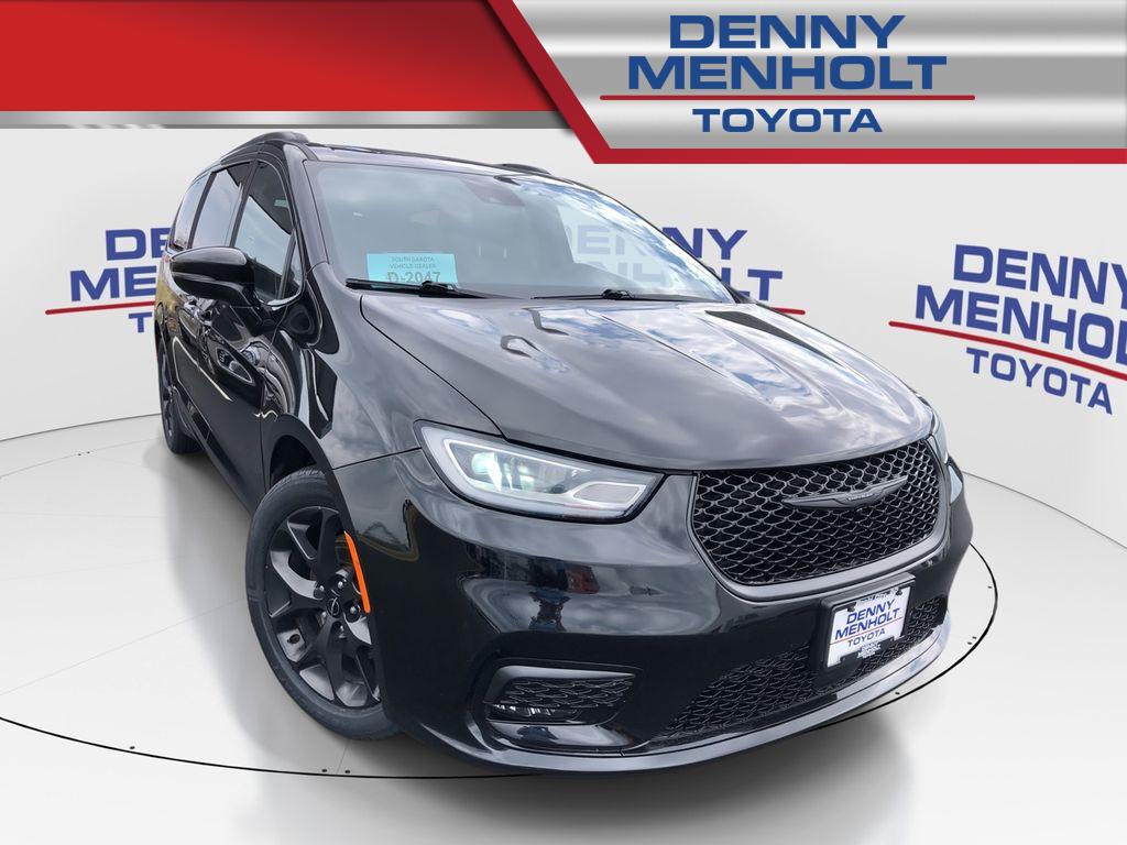 Used 2025 Chrysler Pacifica Limited Vans