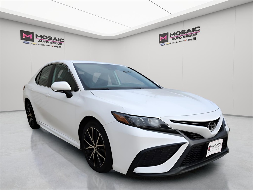 Used 2022 Toyota Camry SE Car