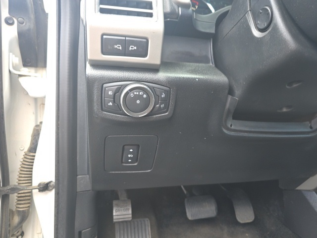 2015 Ford F-150 Lariat photo 10