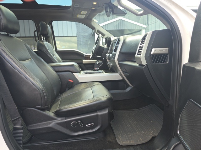 2015 Ford F-150 Lariat photo 26