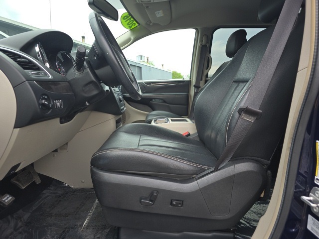 2016 Chrysler Town and Country