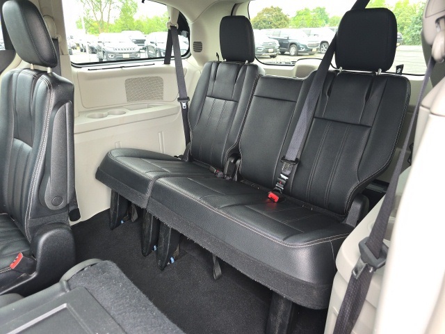 2016 Chrysler Town and Country