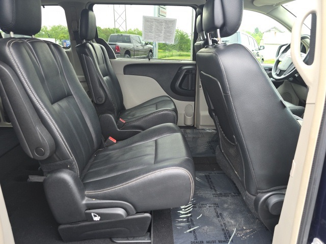 2016 Chrysler Town and Country