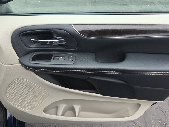 2016 Chrysler Town and Country