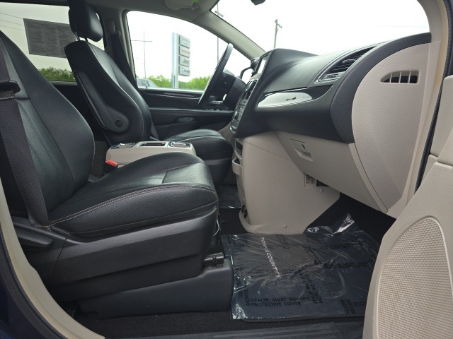 2016 Chrysler Town and Country