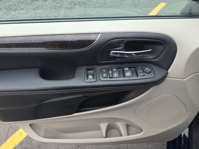 2016 Chrysler Town and Country