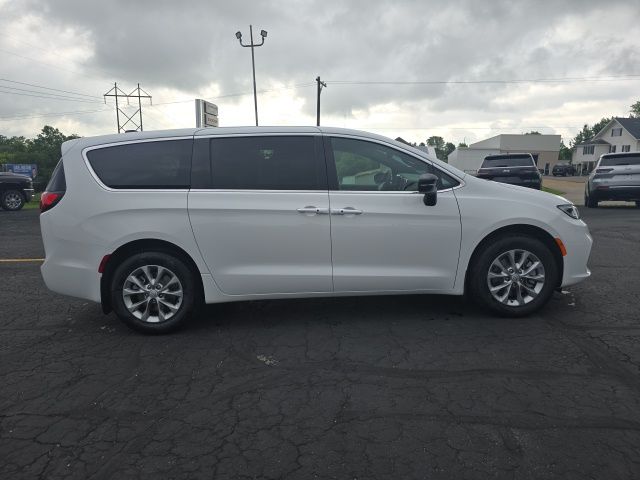 2025 Chrysler Pacifica
