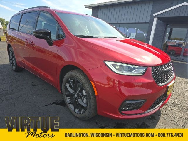 New 2026 Chrysler Pacifica Limited Vans