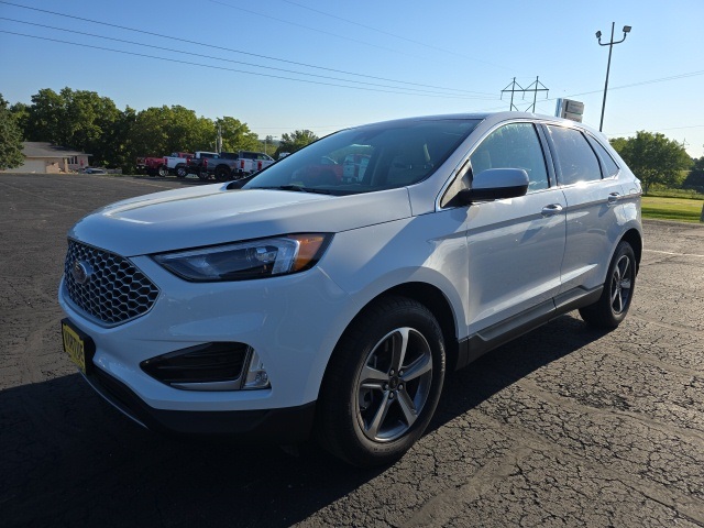 2023 Ford Edge SEL photo 3