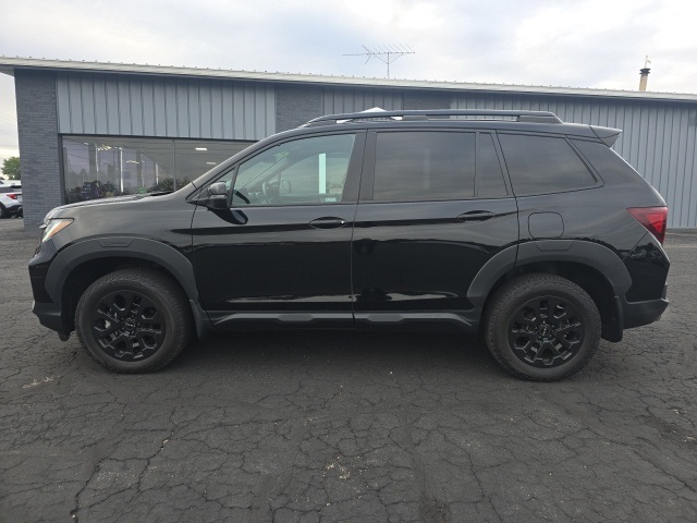 2022 Honda Passport TrailSport photo 2