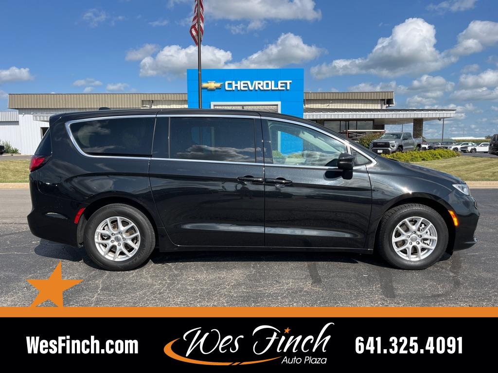 Used 2023 Chrysler Pacifica Touring L