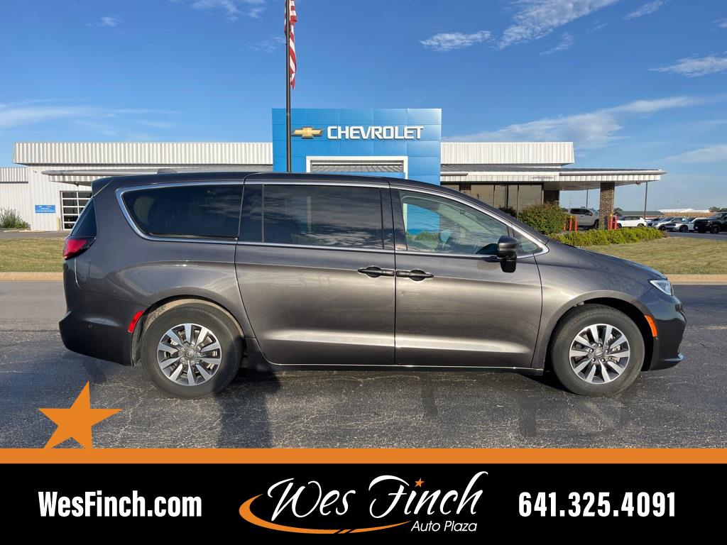 Used 2022 Chrysler Pacifica Hybrid Touring L Van