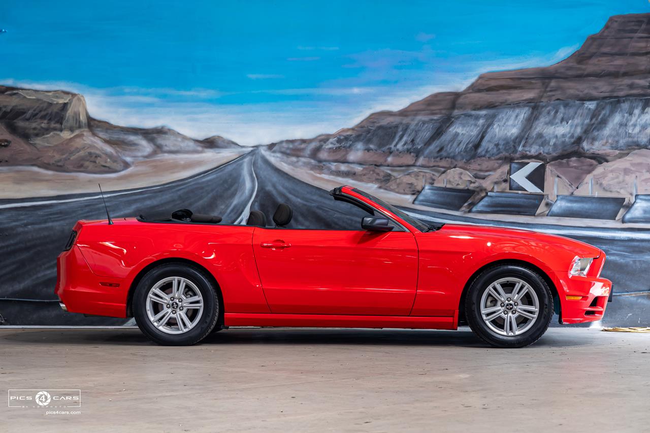  2014 Ford Mustang  Car