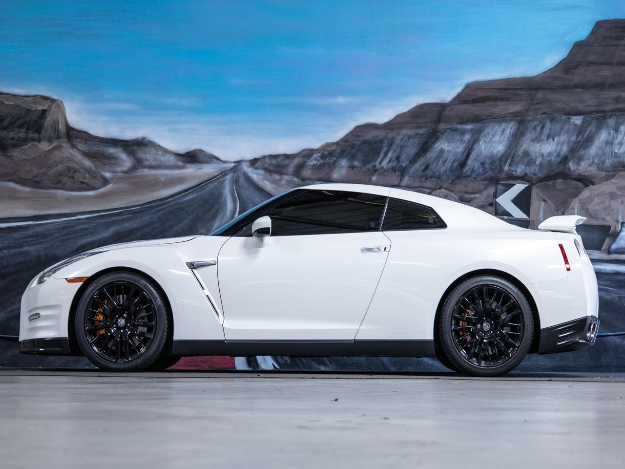  2016 Nissan GT-R Premium Car