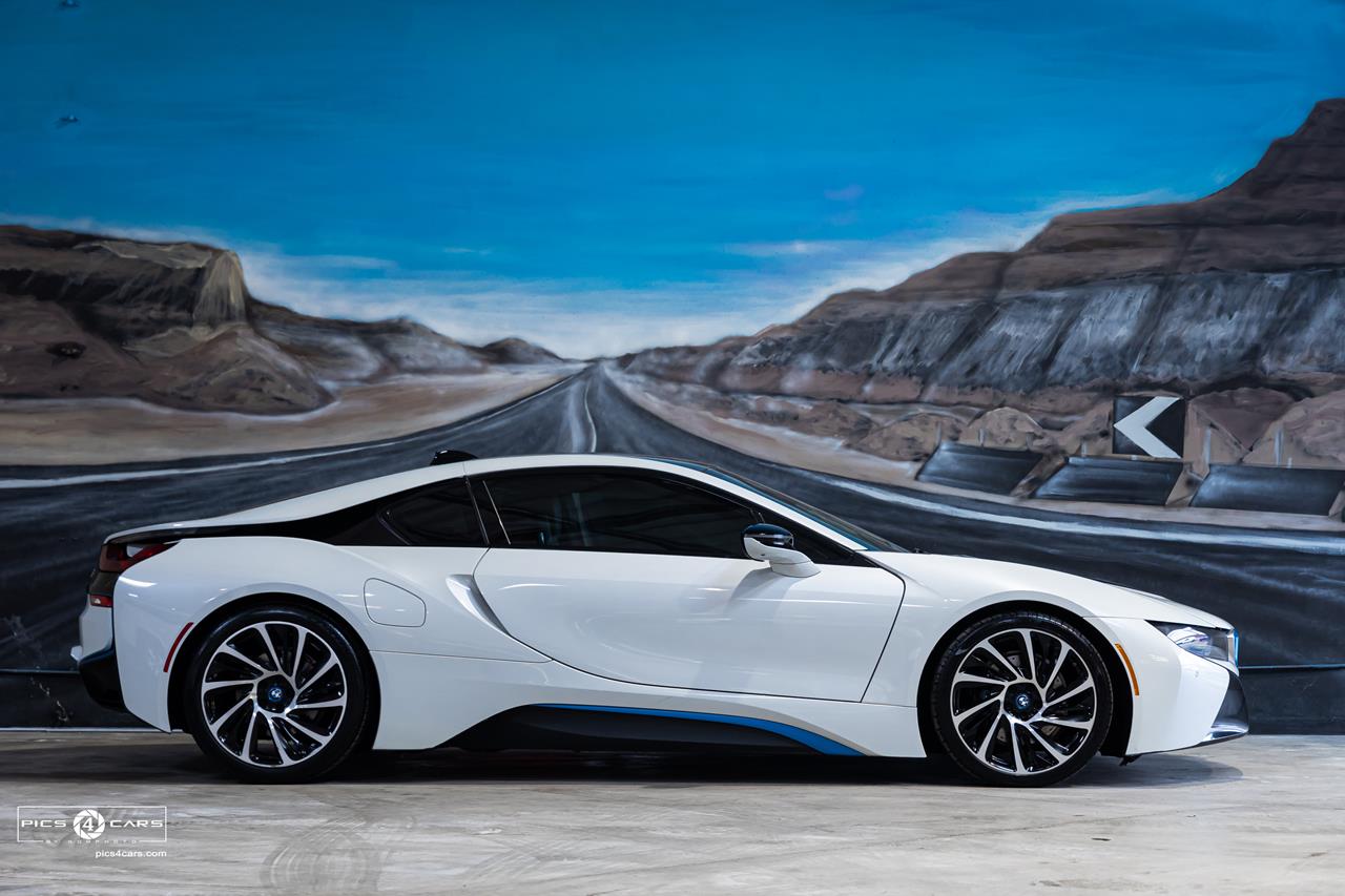  2015 BMW i8   Car