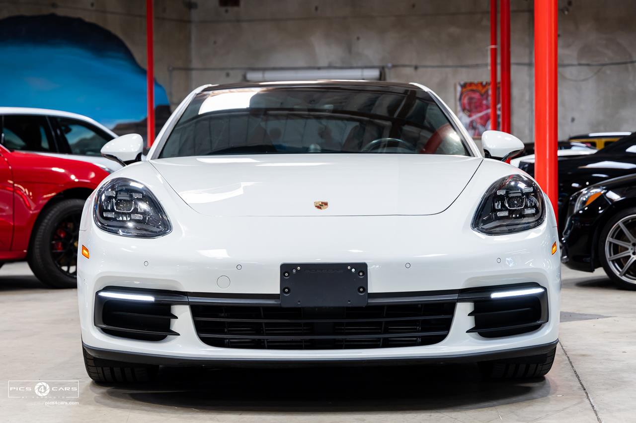  2018 Porsche Panamera 4 Car