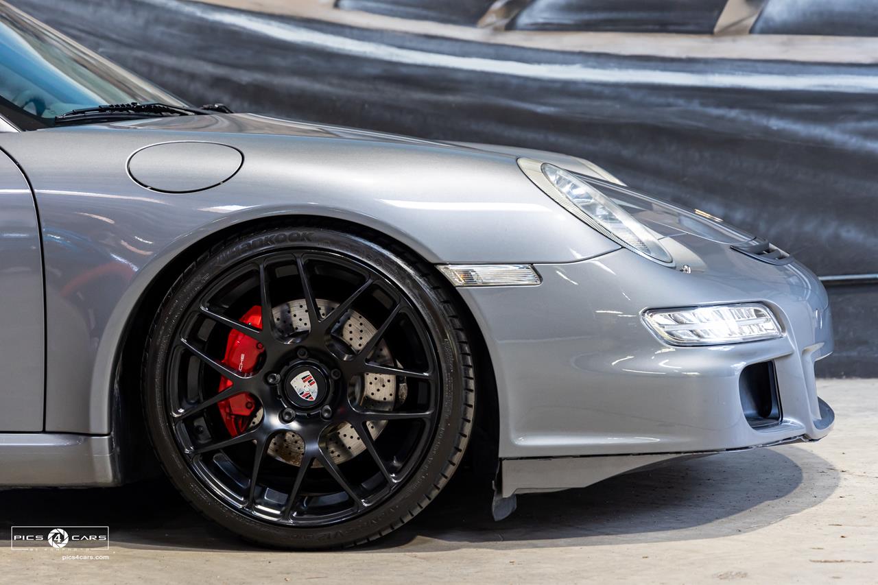  2005 Porsche 911 Carrera S 997 Car